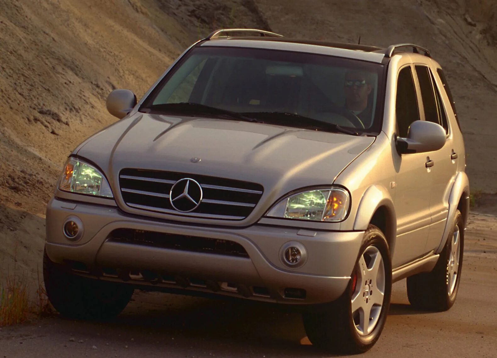 Mercedes Benz ml55. Ml 55 AMG w163. Mercedes Benz ml 55 AMG w163. Mercedes Benz ml 2000. Мл 2000 год