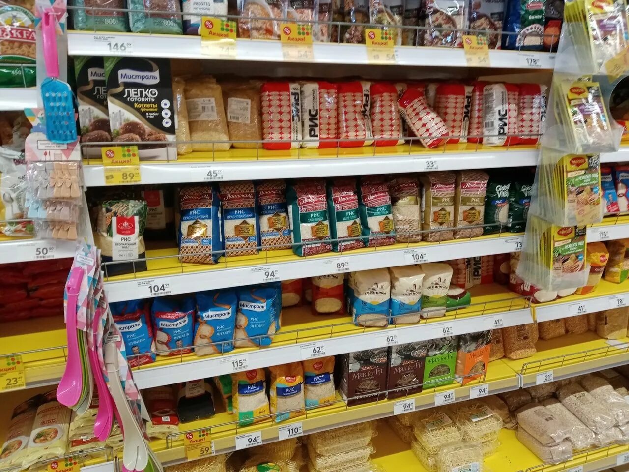 Ассортимент магазина близкий. Ближе магазин продуктовый. Выкладка посуды в магазине. Магазин да ассортимент. Тольятти магазин фасоль.