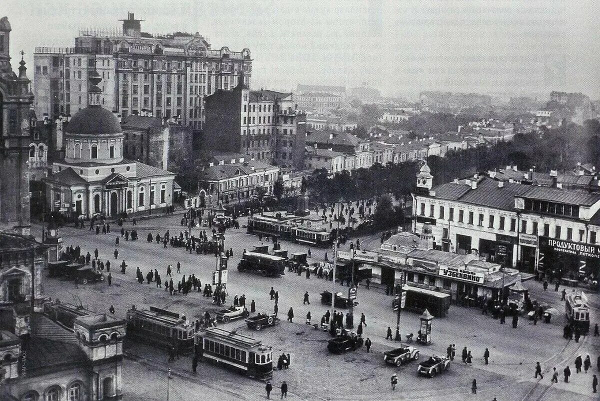 Улицы 1930 х годов. Тверской бульвар 1920-е. Дом Нирнзее в Москве. Москва 1920-х. Арбатская площадь 1930.