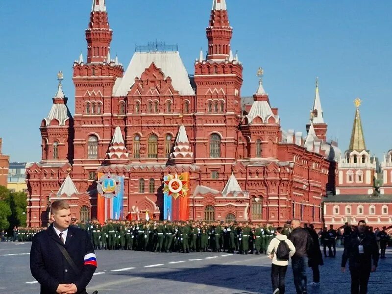 На красной площади собрались. Красная площадь. московский кремль и красная площадь. кремль москва. парад на красной площади.