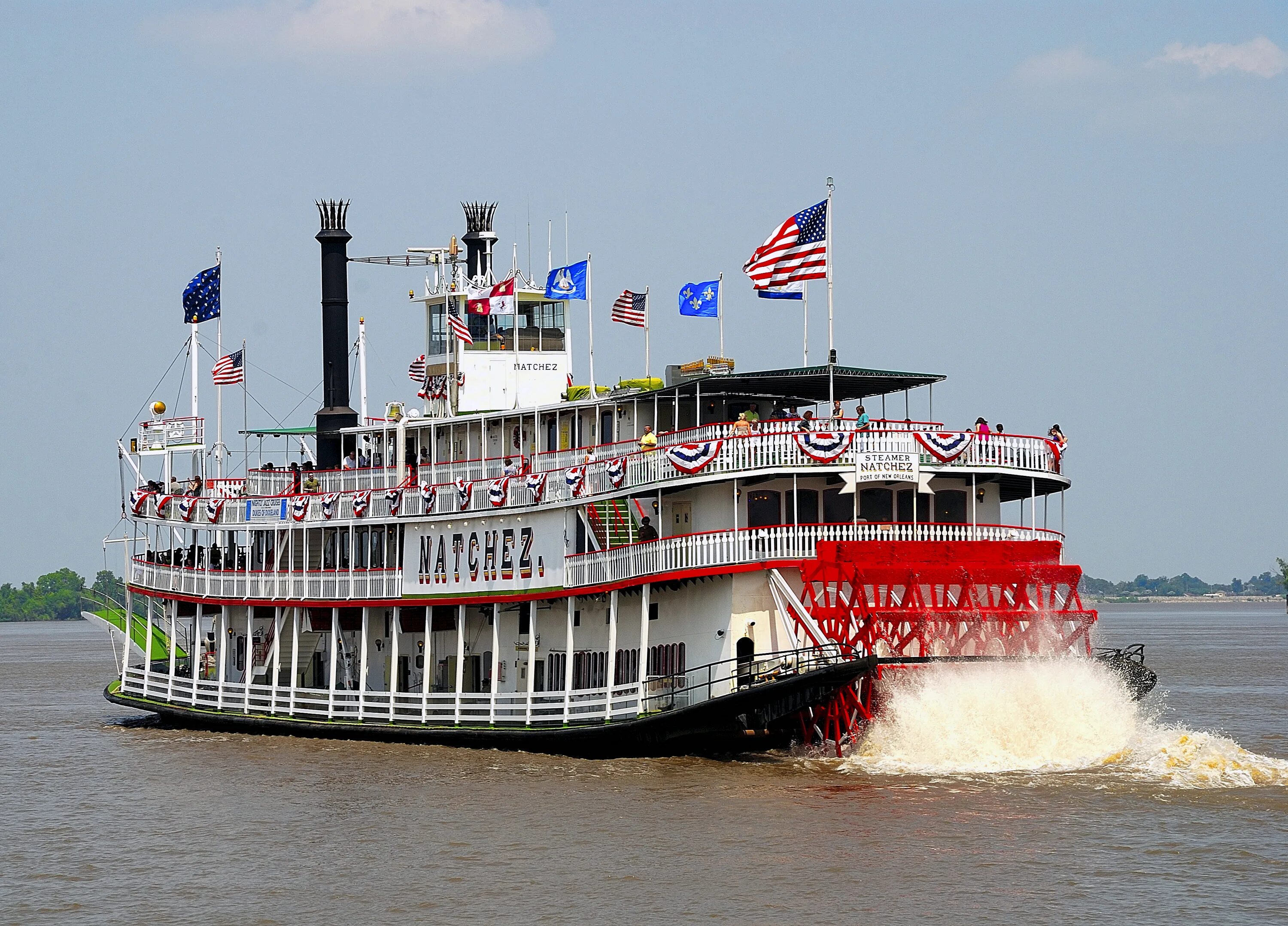 А можно на пароход. Пароход Natchez. Колесные пароходы Миссисипи. Колесный теплоход на Миссисипи. Паровой катер Steamboat.