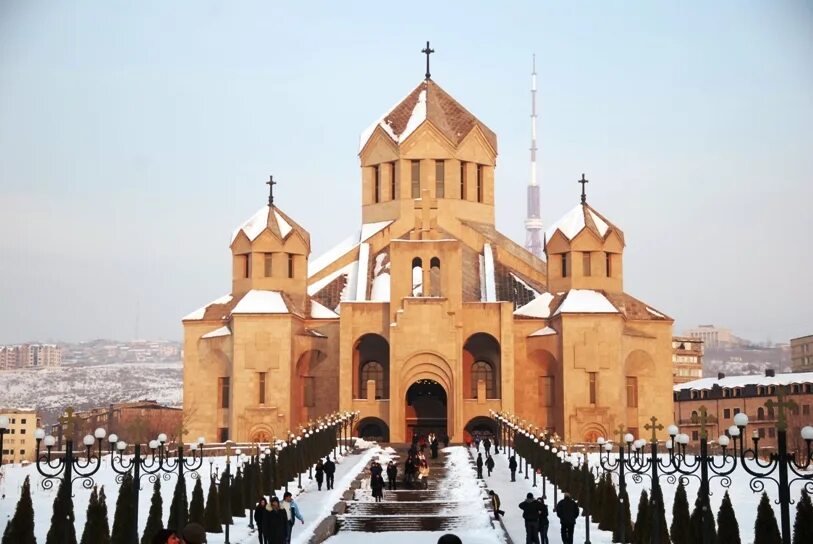 Церковь сурб зоравор аствацацин в ереване. Армянский церковь рядом. Кафедральный собор преображения господня, москва. Церковь святого саркиса анапа. Армянский церковь гайгоддзор анапа.