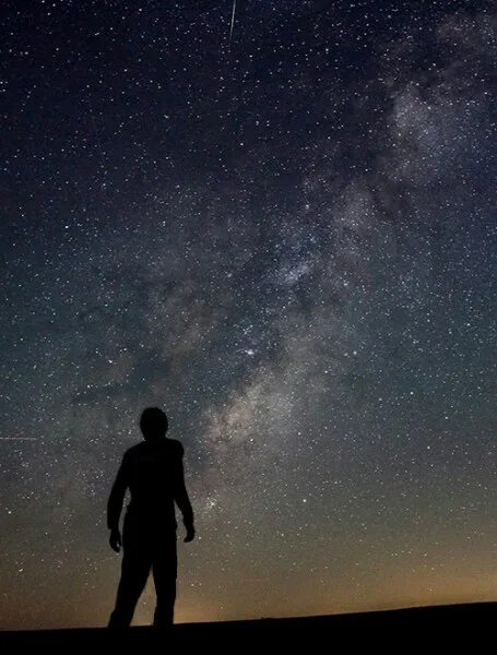 звезды на ночном небе. женщина космос. сириус млечный путь. звезда с неба. далекая звезда.