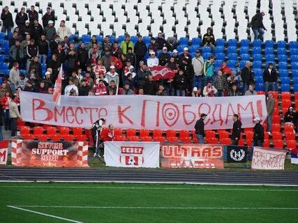 В кругу сидели 12 болельщиков команд шайба