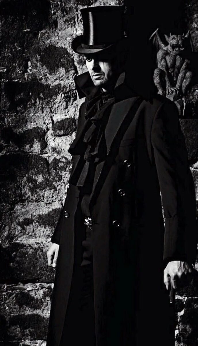 Загадочный 19 век. Victorian Vampire goth стиль. Человек в плаще и шляпе. Образ аристократа. Парень в черном пальто и шляпе.