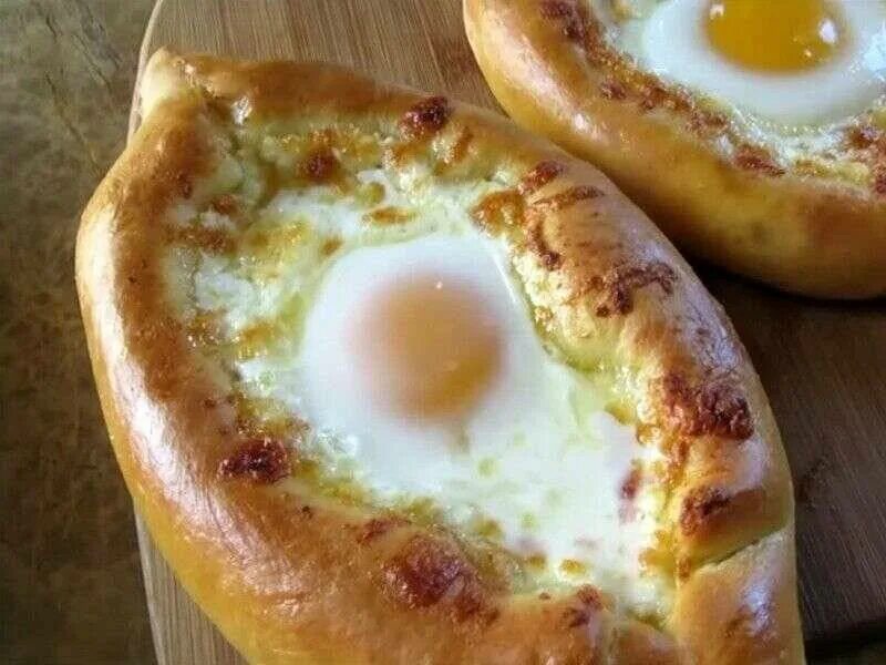 Хачапури с сыром. Домашние хачапури с творогом в духовке. Хачапури с сыром в духовке. Хачапури по имеретински. Домашние хачапури с творогом в духовке.