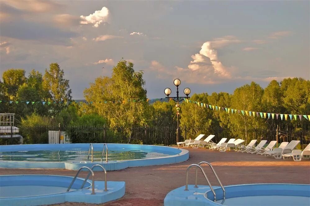 Санаторий красноярское загорье бассейн. Красноярское загорье санаторий столовая. Распорядок дня в санатории загорье красноярск. Курорт красноярское загорье. Красноярское загорье санаторий для детей.