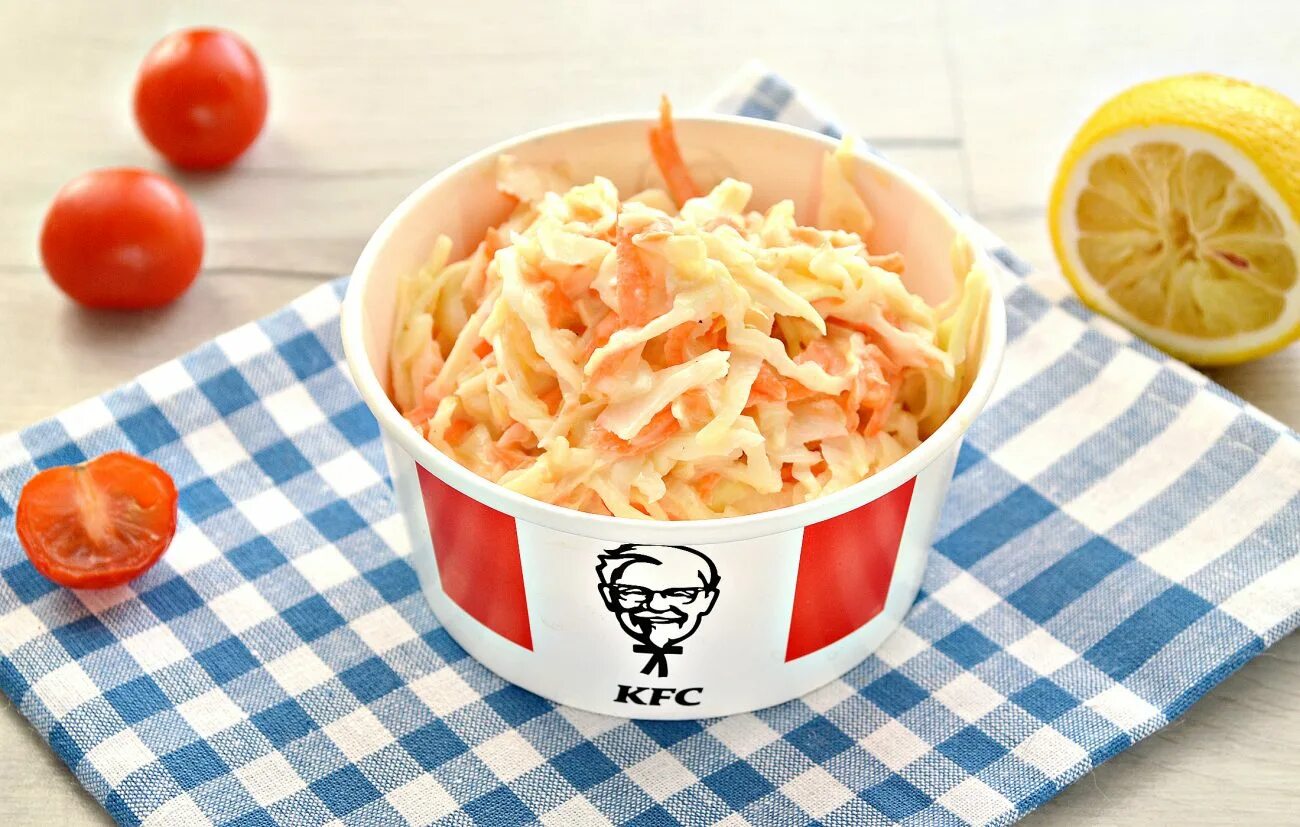 Салат цезарь кфс. Салат из кфс. Коул слоу kfc. Салат цезарь кфс. Салат коул слоу kfc.