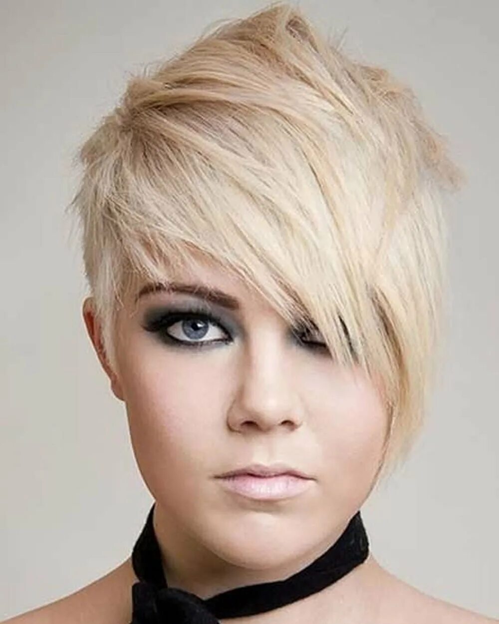 Короткие стрижки пикси асимметрия. Ассиметричные женские стрижки. Стрижка боб асимметрия на короткие. Ольга белова стрижки окрашивание. Короткая асимметричная челка на короткие волосы.