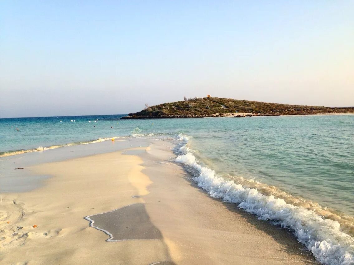 Нисси Бич Айя-Напа. Остров Нисси Кипр. Пляж Нисси Бич Кипр. Nissi Beach Айя Напа.