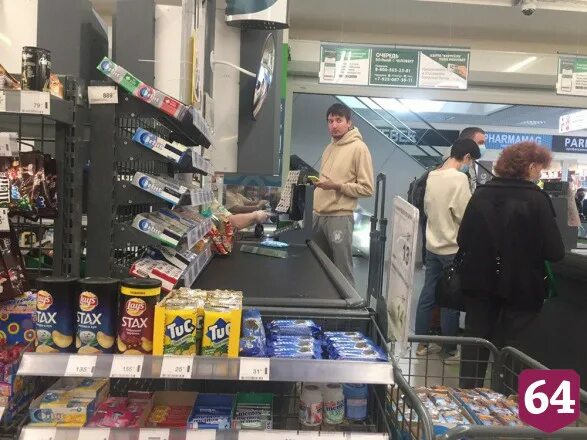 Магазин без масок. Без маски в магазине. Магазин без масок. Люди в магазине фото. Магазин без масок.