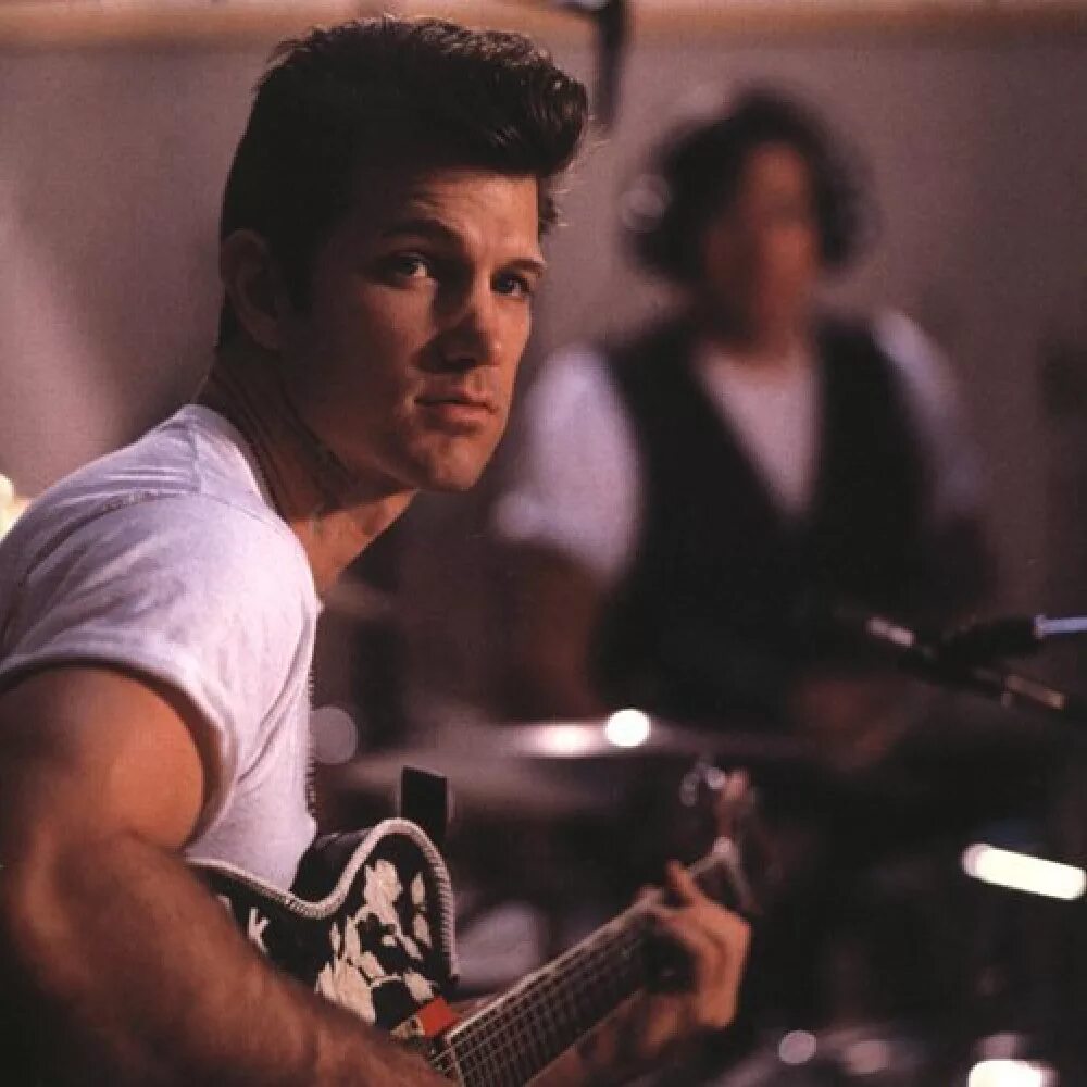 Cris isaak. Chris isaak. chris isaak в молодости. chris isaak молодой.