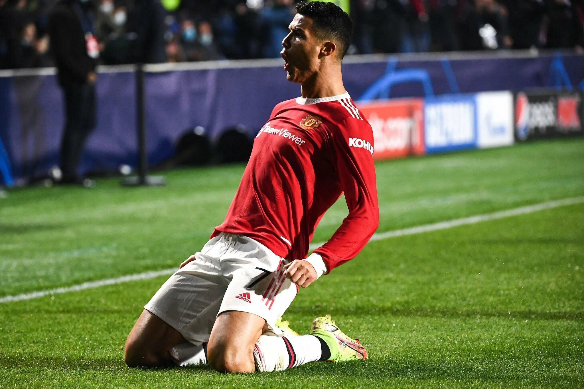 Роналдо звезда футбола 4 буквы. Crishtiano ronaldo. Криштьяно роналдо в манчестере. Роналду. Ronaldo portugal.