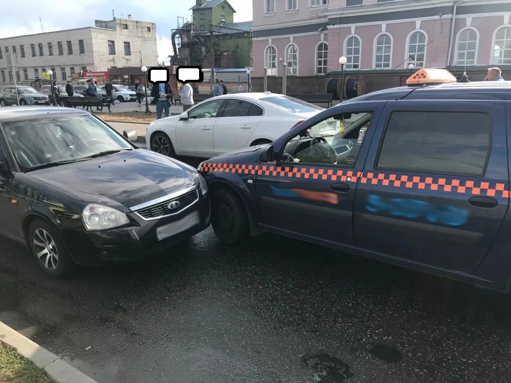 Лад мичуринск. Городское такси мичуринск. машины в мичуринске. такси мичуринск тамбовская область. авария такси мичуринский.