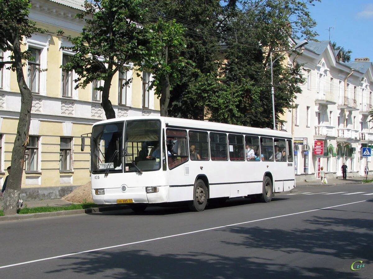 Автобус Мерседес Великий Новгород. Общественный транспорт Великий Новгород. Трамвай Великий Новгород. Великий Новгород автобус 1990.