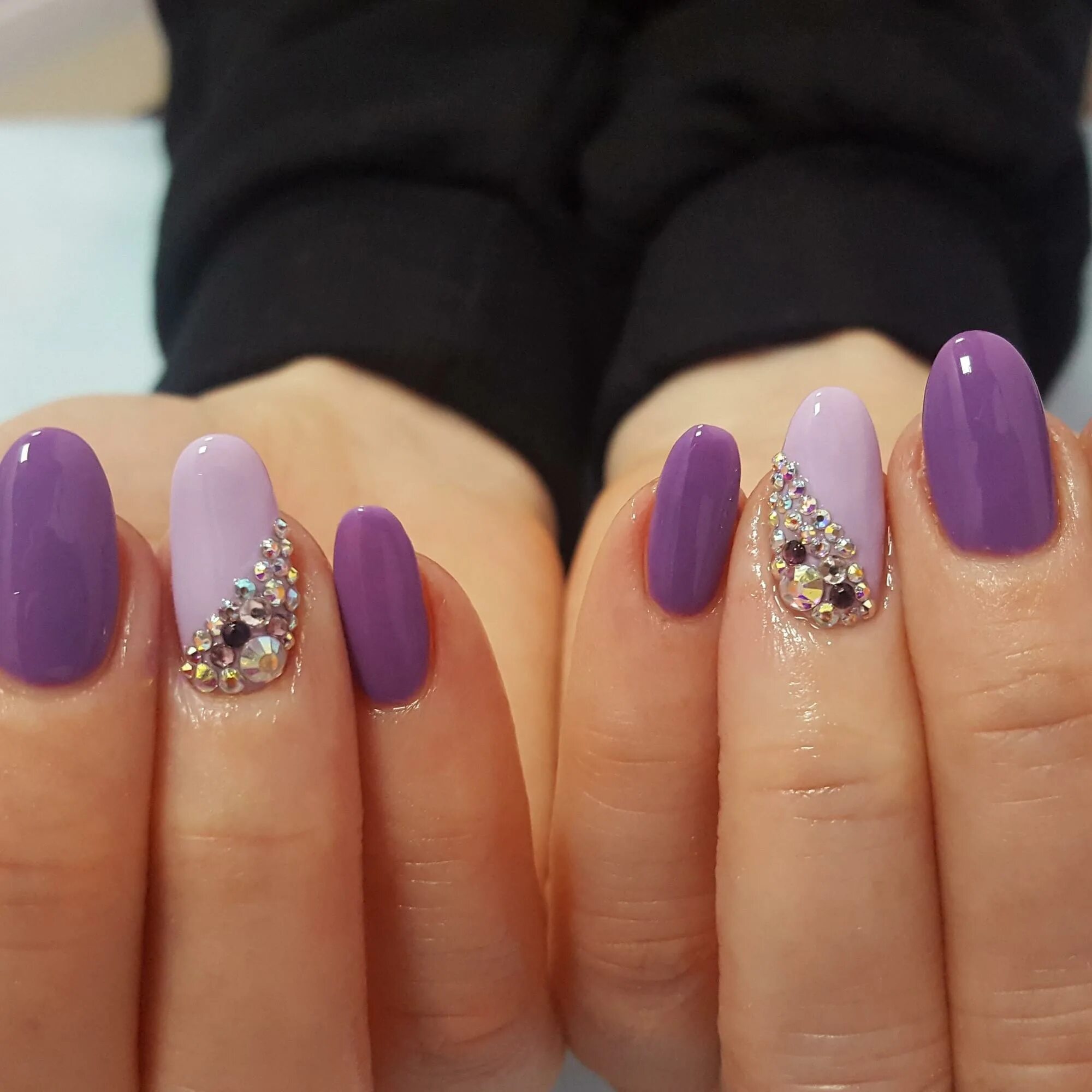 нейл москва. интерьер салона маникюра. роял нейлс щукинская. нейл арт студио. нейл москва.