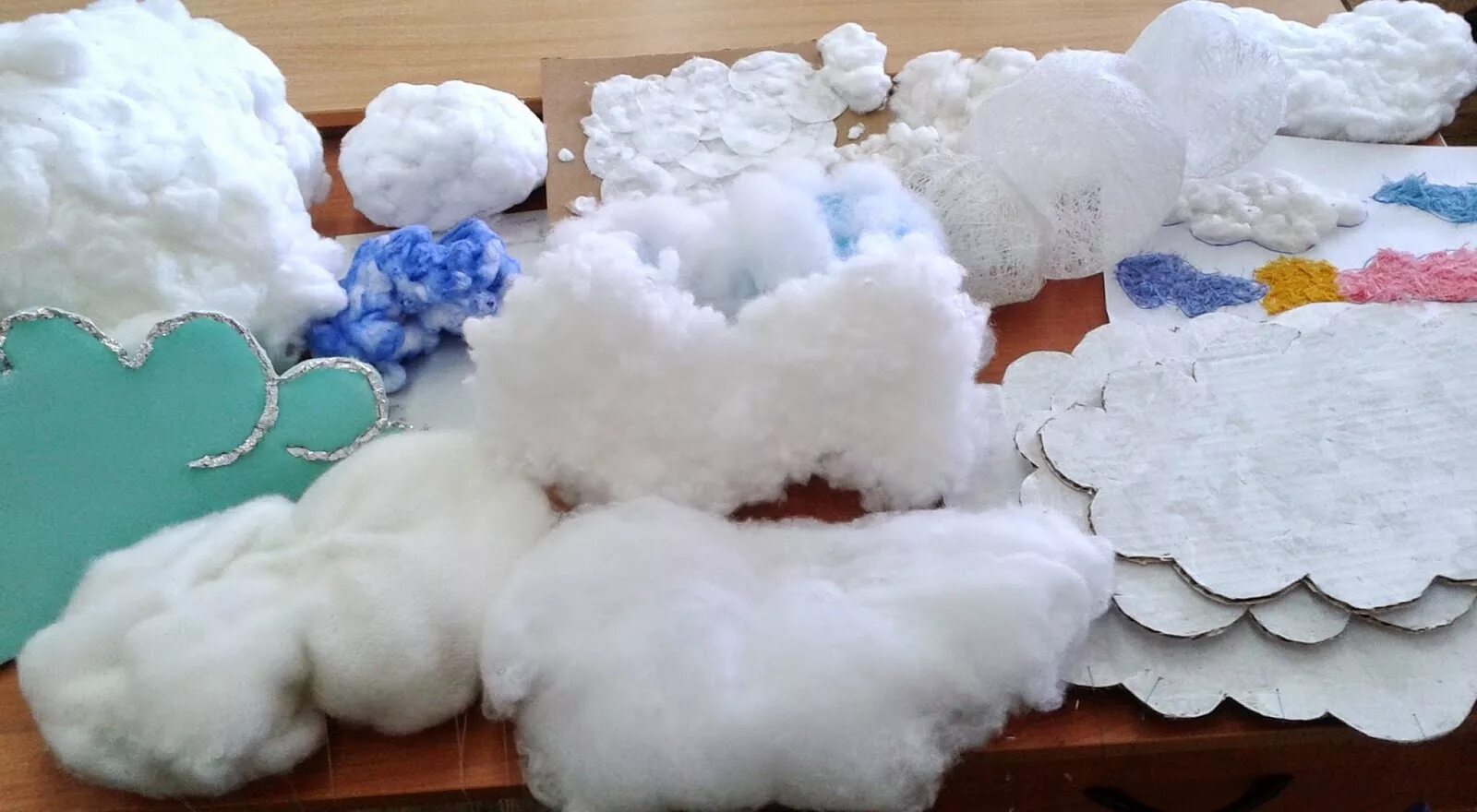 Облака из синтепона. Поделка облако. Декоративная вата для потолка. Облака из ваты. Облака из синтепона.