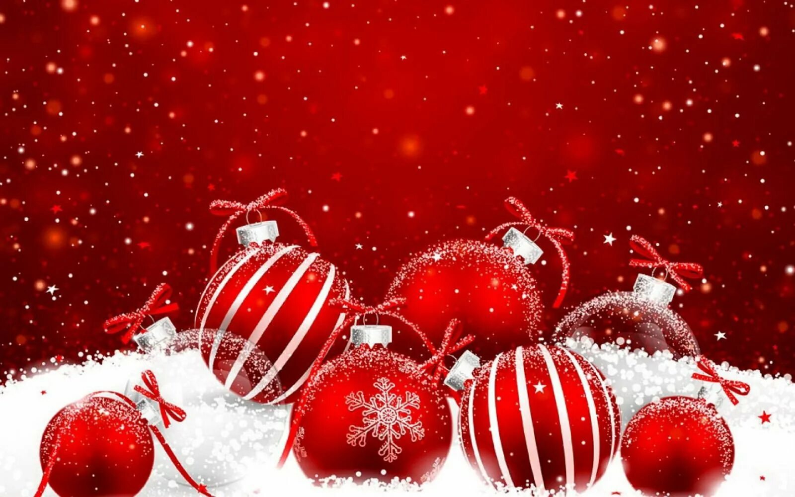 Нового red. Красный фон новый год. новогодняя открытка красная. новый год открытка красная. новогодние шары на красном фоне.