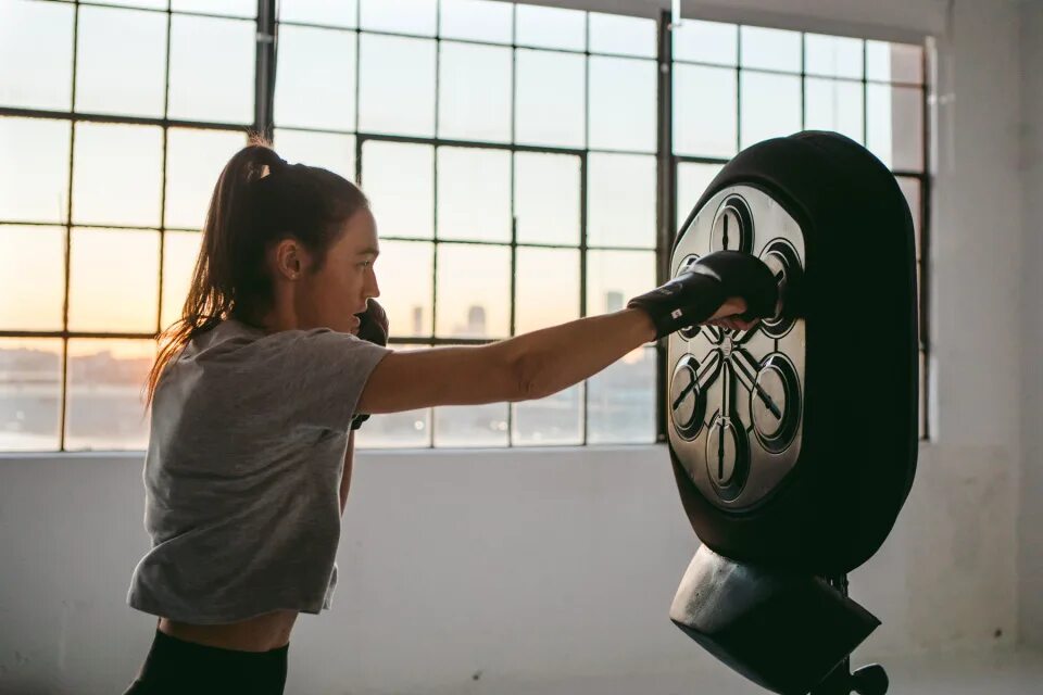 Боксерская машина. Ритм бокс. музыкальная боксерская машина. liteboxer. boxing machine.
