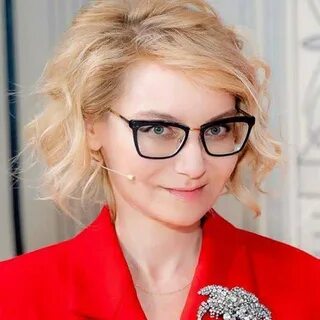 Ведущая модного