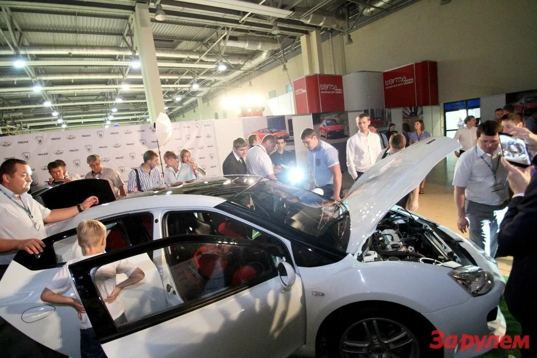 Таганрогский автомобильный завод аквила. Новые автомобили таганрог. Таганрогский автомобильный завод тагаз. Новые автомобили таганрог. Автосалон таганрог.