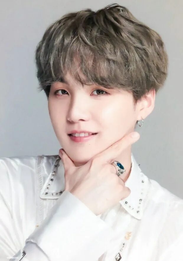 Какого года юнги. Шуга БТС. Suga BTS. BTS Шуга. Юнги БТС.