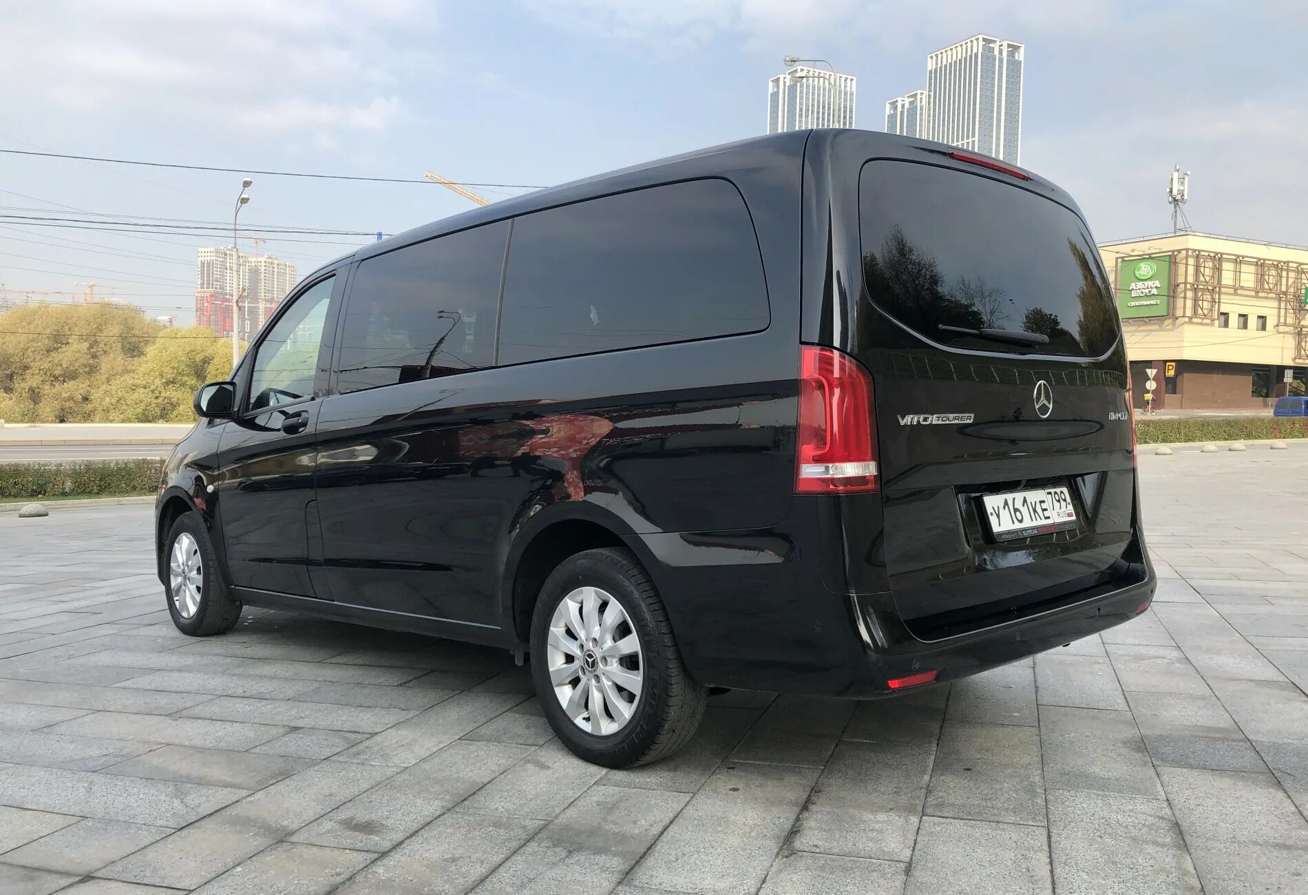 Mercedes Vito 2018. Мерседес Вито 2018. Мерседес Бенц Вито l2. Мерседес Вито 2018 года. Посуточная аренда минивэна без водителя