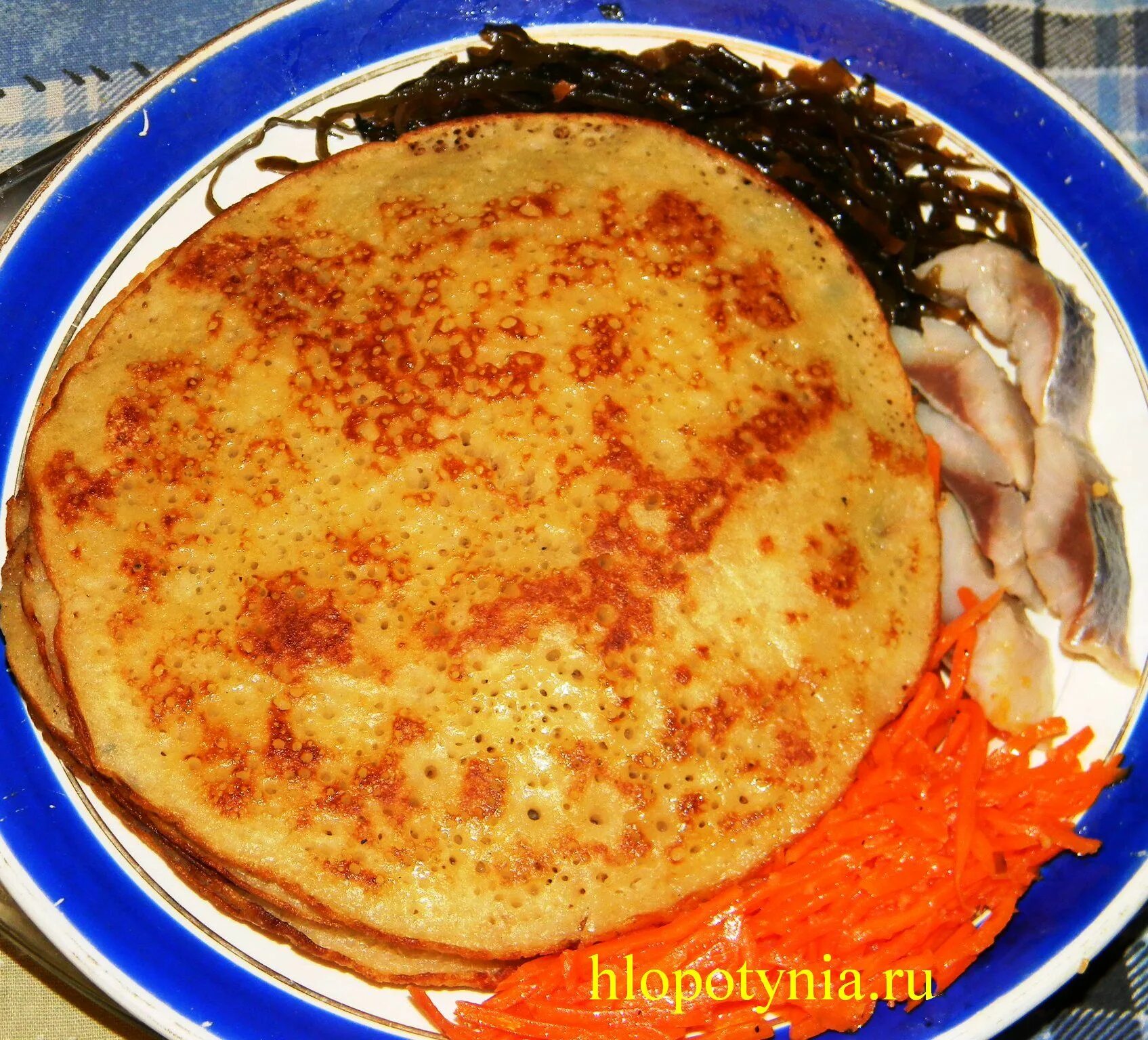 Тонкие блинчики на кислом молоке. Блинчики на кислом молоке. Блинчики на прокисшем молоке. Блины на кисляке. Блины на молоке.