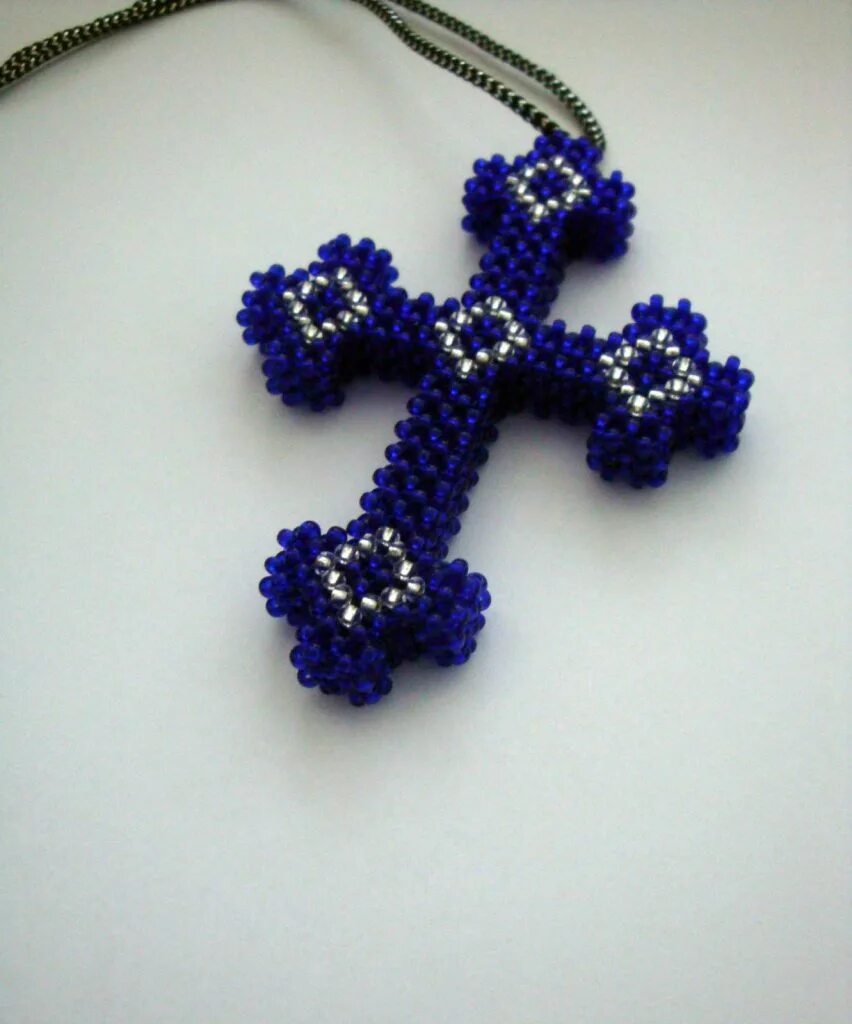 Плетение бисером крестиком. Как сплести крест из бисера. Как сплести крест из бисера. Как сплести крест из бисера. Крест из бусин.