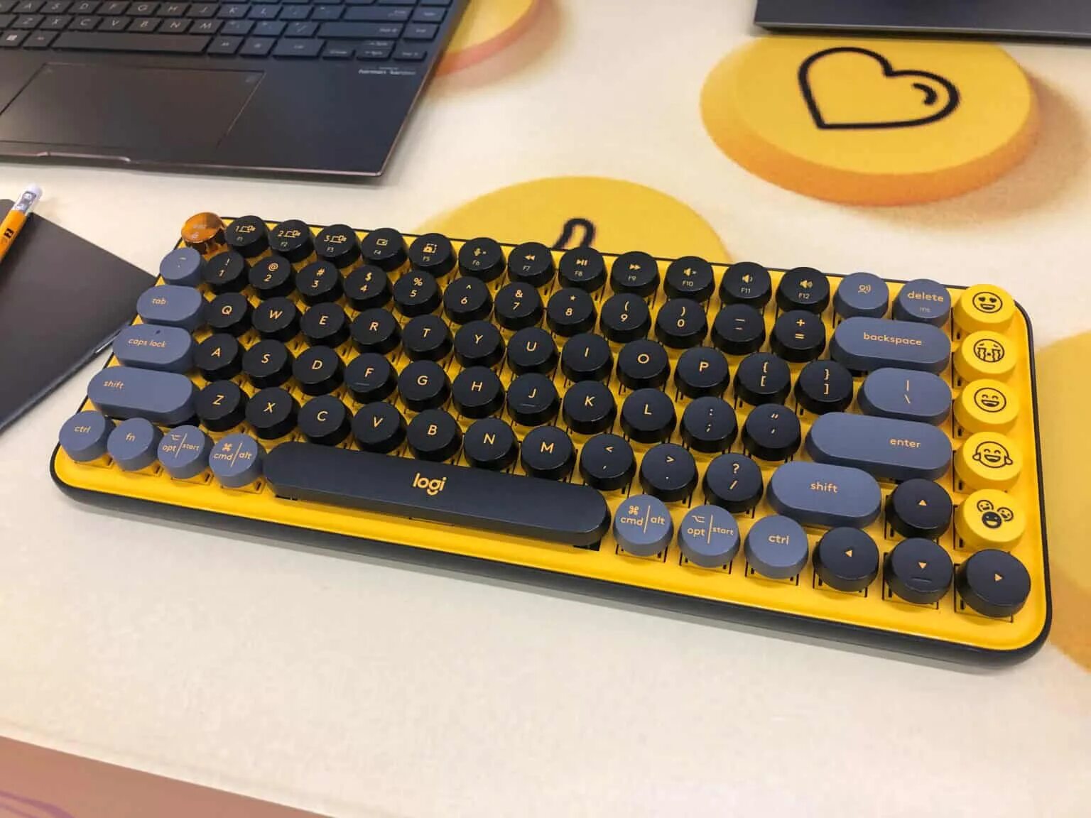Клавиатурой pop keys. Logitech pop keyboard. wireless keyboard logitech pop keys. что такое кей поп на клавиатуре. logitech pop keys комплект.