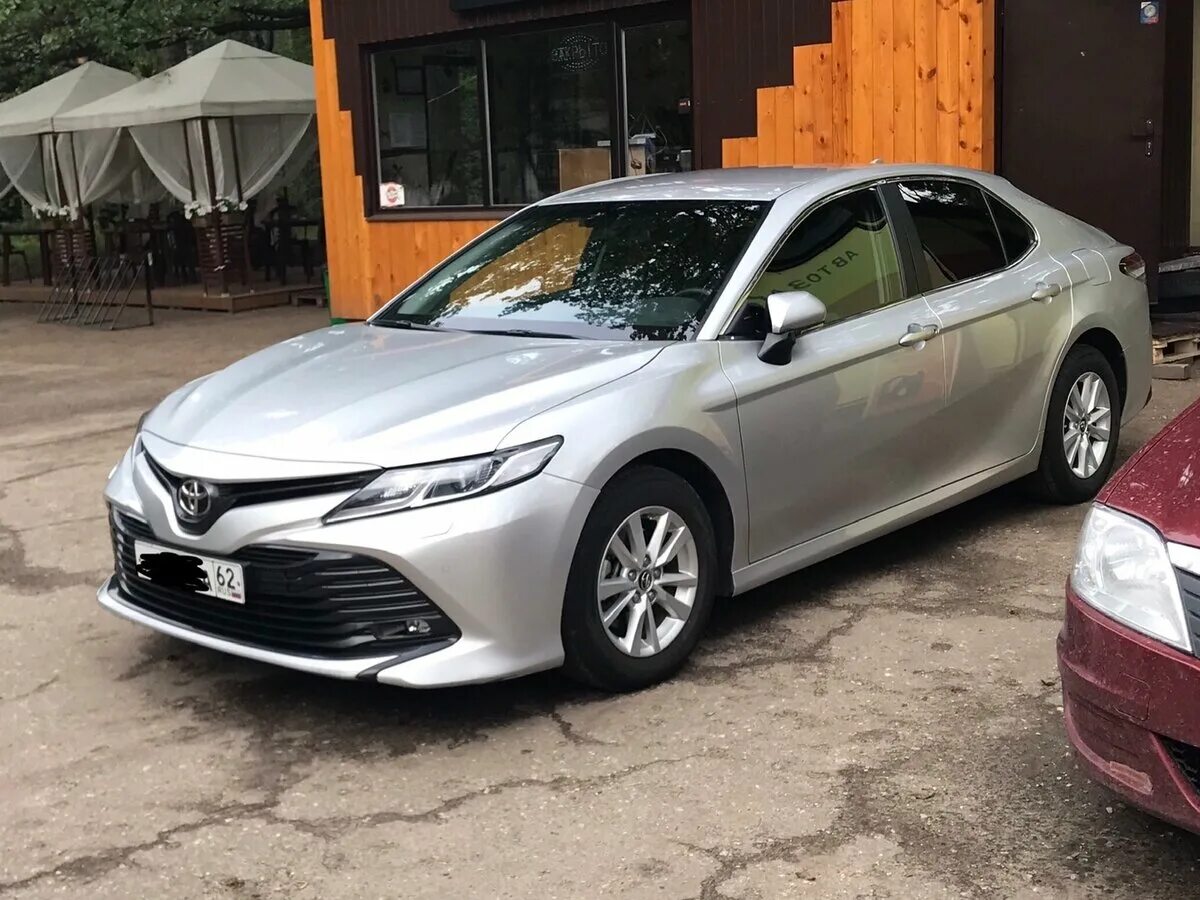 Камри 2.5 70 кузов. Toyota Camry 2018 серебристый. Тойота Камри 70 серебристая. Тойота Камри серебристая 2021. Тойота Камри 70 серебристый металлик.