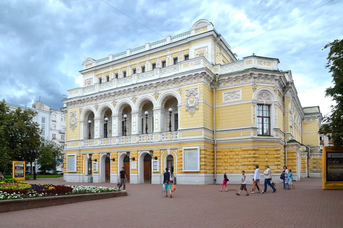 Театр евстигнеева нижний. Нижегородский драмтеатр Нижний Новгород. Горьковский театр драмы Нижний Новгород. Большая Покровская театр драмы Нижний Новгород. Нижний Новгород большая Покровская улица, театр.