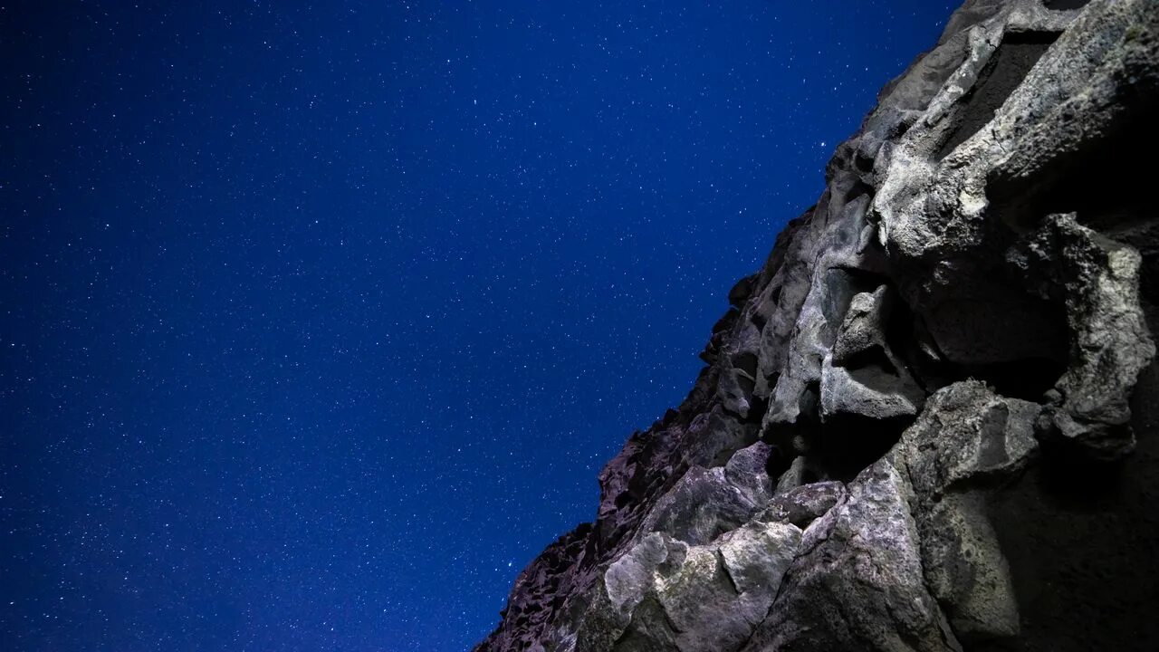 Камень ночное небо. Скалы ночью. камни ночью. текстура скалы. камень звездное небо.