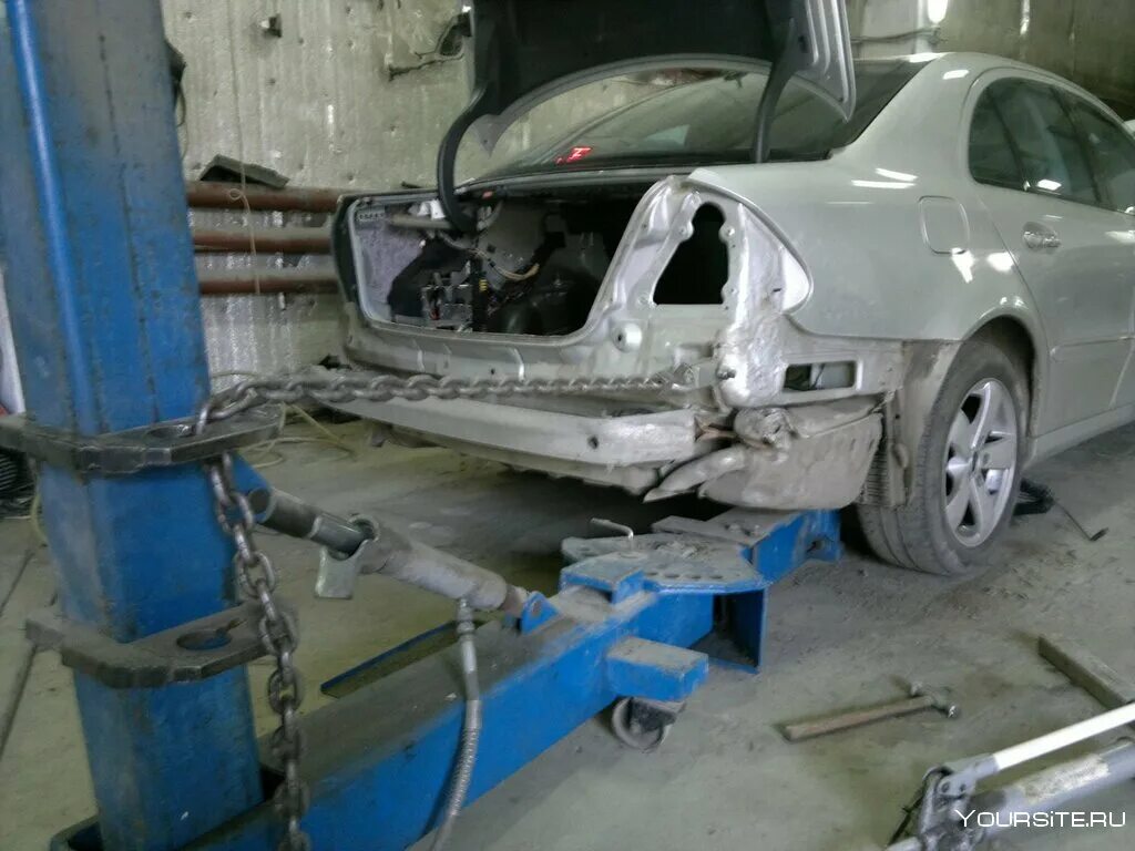 Вытягивание на стапеле. Вытяжка передка волг 3105 на стапеле.. рихтовка кузова пежо 307. вытяжка кузова автомобиля. машина на стапеле.