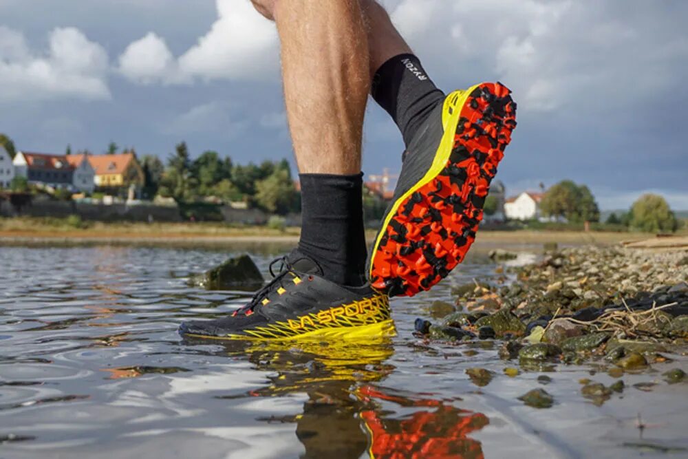 Спортиво. Ultra Running кроссовки. La Sportiva Cliff штаны мужские. Куртка флисовая la Sportiva. Blizzard GTX.