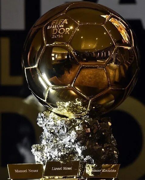 Самой дорогой мяч. Футбольный мяч дорогой. Самый дорогой футбольный мяч. Самые крутые футбольные мячи. Самый крутой мяч.