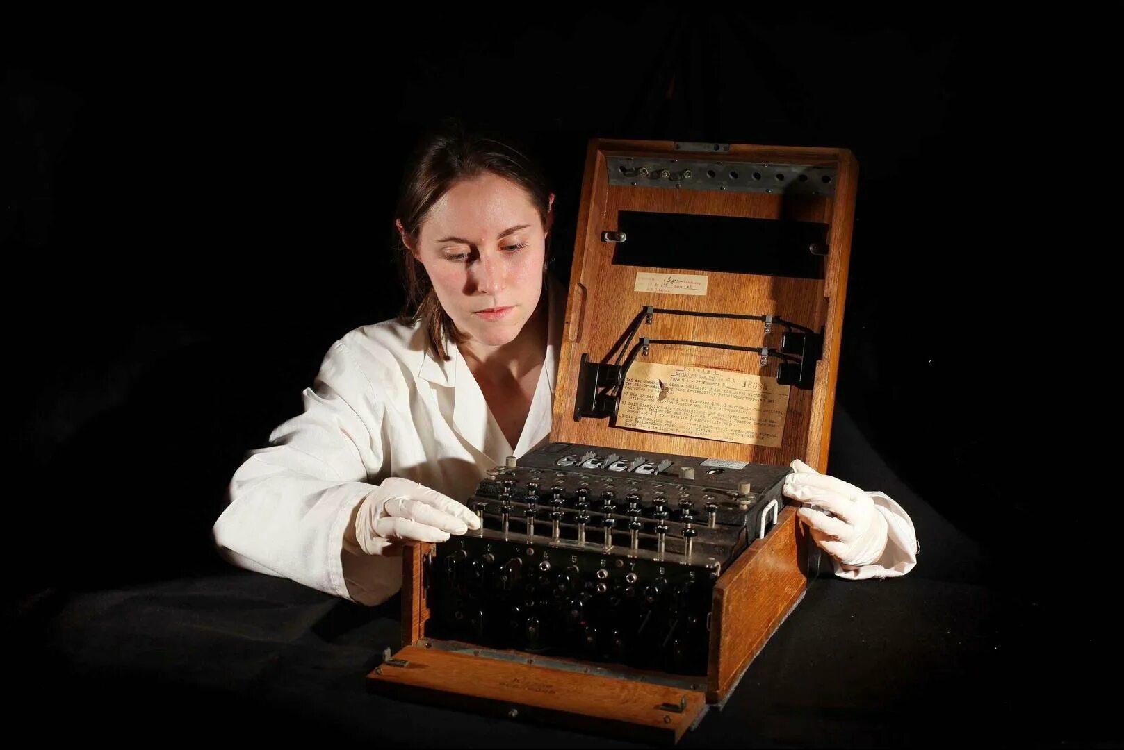 Энигма без перерыва. Энигма шифровальная машина. Энигма 1976. Enigma группа.