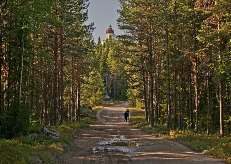 Соловки секирская гора. Свято-вознесенский скит. Соловецкие острова гора секирная. Церковь маяк гора секирная. Соловецкие крест на секирной горе.
