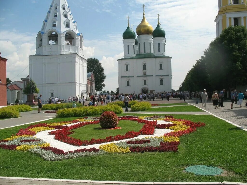 Пл коломна. Соборная площадь Коломна. Соборная площадь Коломенского Кремля. Соборная площадь Коломна храмы.