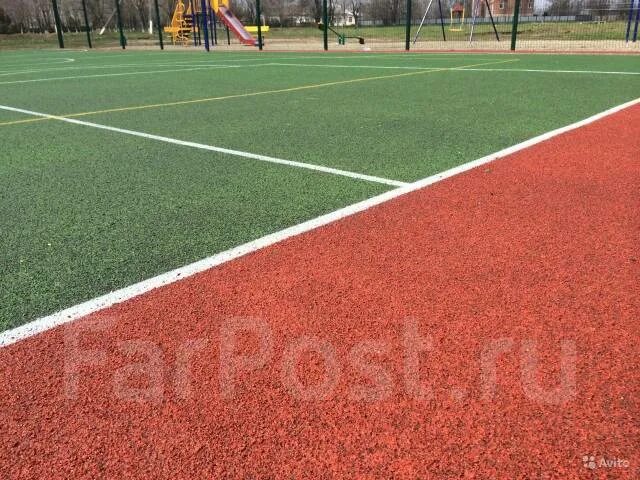 Резиновое покрытие на детской площадке. Покрытие площадок резиновой крошкой. Полиуретановый пол в спортзале. Схема резинового покрытия 30 мм. Наливное полиуретановое покрытие для спортивных площадок.