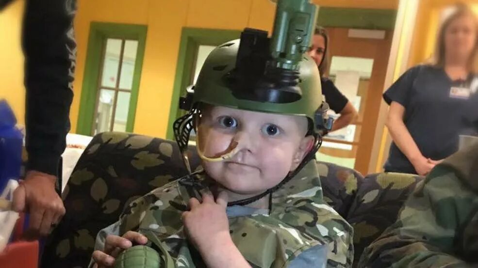 Малыш в военной форме. Мечта стать военным. День победы глазами дет ейц. Сочинения как я стал военным. Сочинение я хочу стать военным.