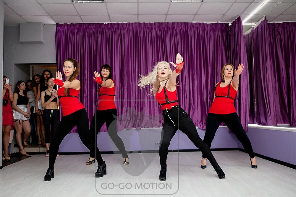 танцевальная студия москва. танцовщица в клубе. стрип пластика танцы. хай хиллс танцы. современные клубные танцы для девушек.