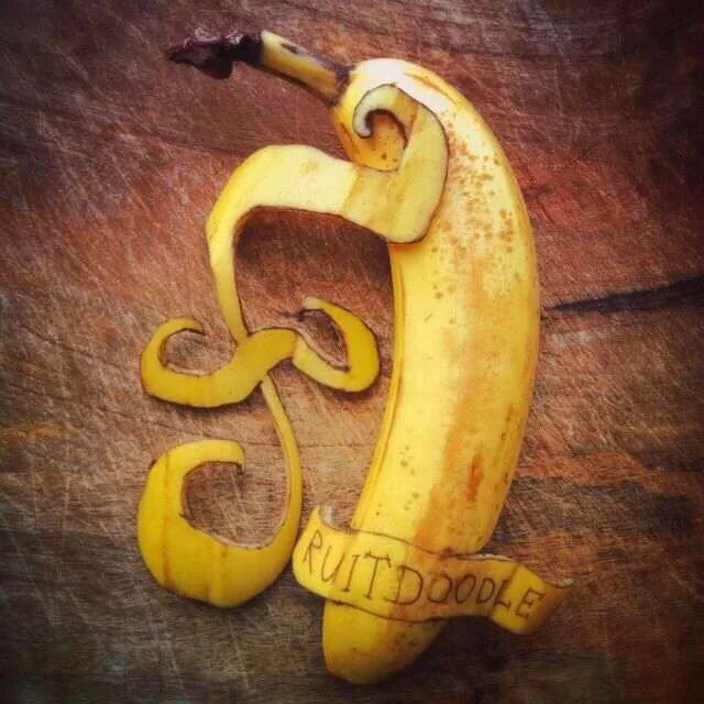 День банана картинки. Открытка с бананом. Открытки с днём банана. День бананов. Банановый день.