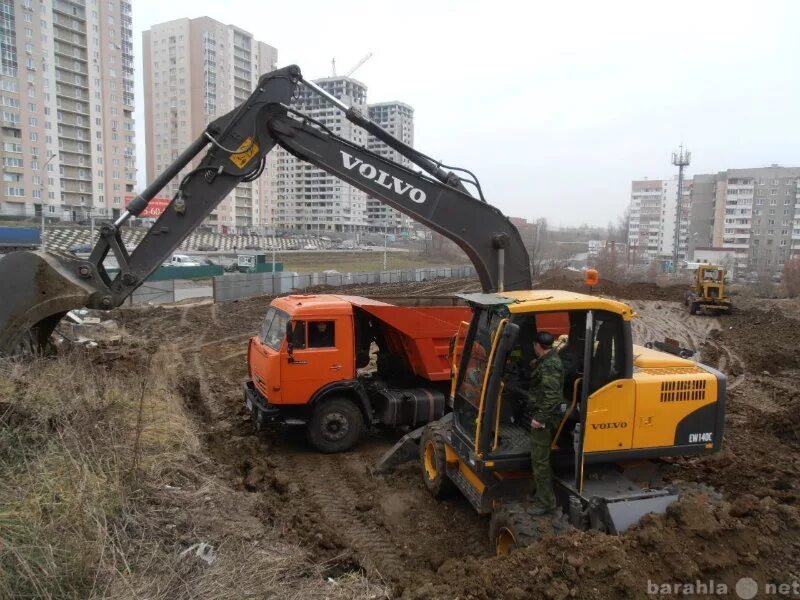 Sy35u экскаватор. Экскаватор роет землю. Мини экскаватор катерпиллер 303. Мини экскаватор case. Komatsu pc75uu-2.