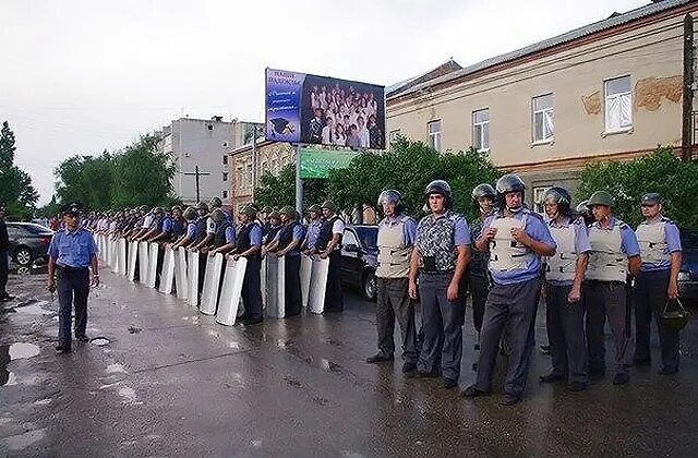 Происходящее в пугачеве. Бунт в пугачеве 2013. волнения в пугачеве.