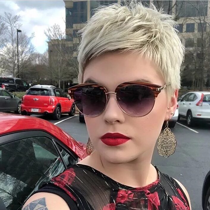 Модные прически и стрижки - Фото OK.RU Tagli di capelli super corti, Tagli di ca