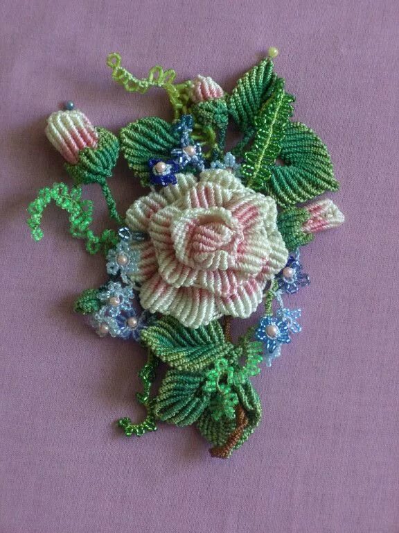 Цветы в технике макраме. Цветы макраме. Макраме для букета. Брошь макраме.