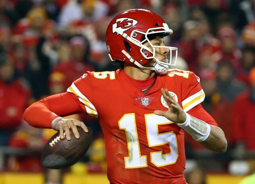 Patrick Mahomes. Игрок NFL Mahomes. Патрик Махоумс фото. Patrick Cripps 2022. 50 players