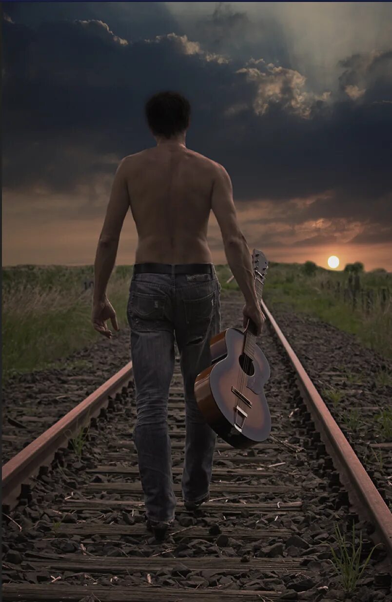 Уходит в закат. Слушать под гитару оксана юпс. Я ухожу гитара. Парень уходит. Девушка с гитарой на дороге.