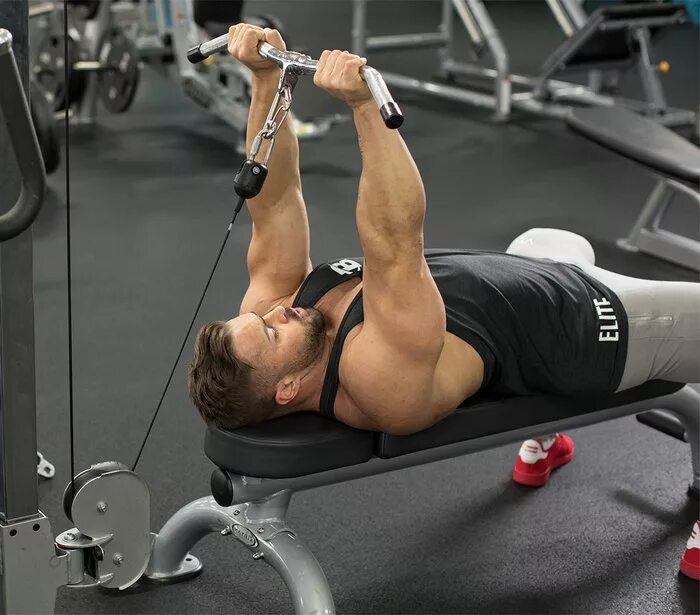 французский жим на трицепс. французский жим лежа мышцы. Triceps extension упражнение. французский жим лежа на скамье. жим лежа узким хватом.